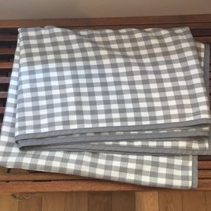 Gingham blanket